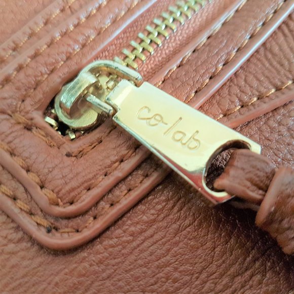 Co-lab vegan leather clutch with gold chain. - Picture 4 of 6